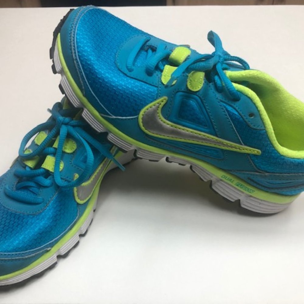 jogging shoes